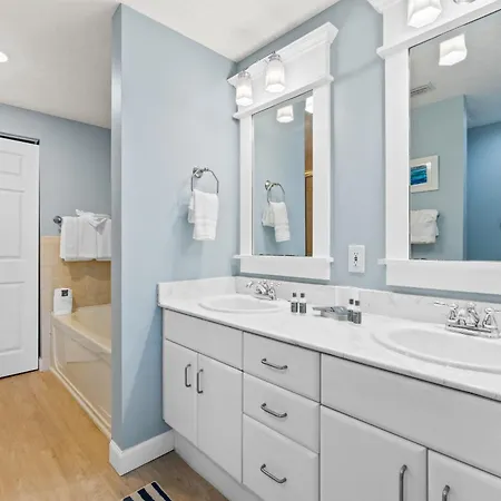 Grand Panama By Panhandle Getaways Panama City Beach Room photo