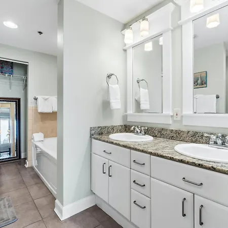 Grand Panama By Panhandle Getaways Panama City Beach Room photo